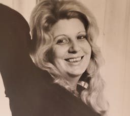 Portrait photo of Shirley